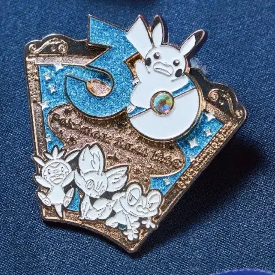 [BUNJANG] Pokemon Store 30th Anniversary Badge August / 포켓몬 스토어 30주년 기념 뱃지 8월