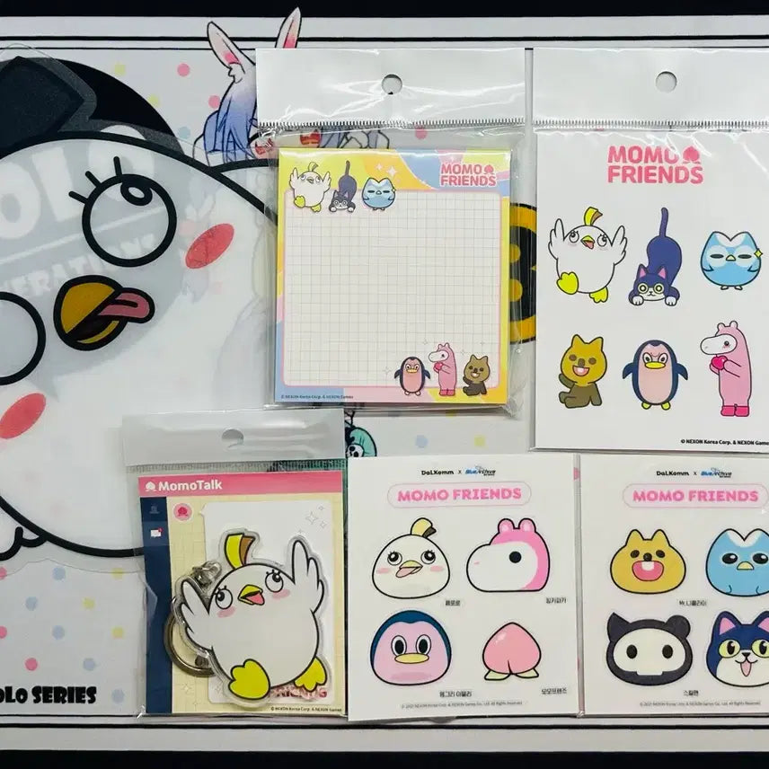 [BUNJANG] Blue Archive Momo Friends Goods Set (Memo Pad/Stickers/Keyring/Fan) / 블루아카이브 모모프렌즈 굿즈 세트 (메모지/스티커/키링/부채)