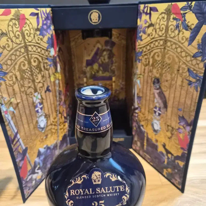 [BUNJANG] Royal Salute 25 Year Old Whisky Empty Bottle / 로얄살루트 25년산 위스키 공병입니다