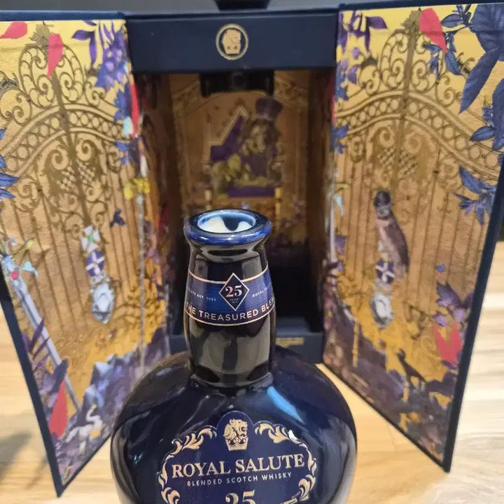 [BUNJANG] Royal Salute 25 Year Old Whisky Empty Bottle / 로얄살루트 25년산 위스키 공병입니다