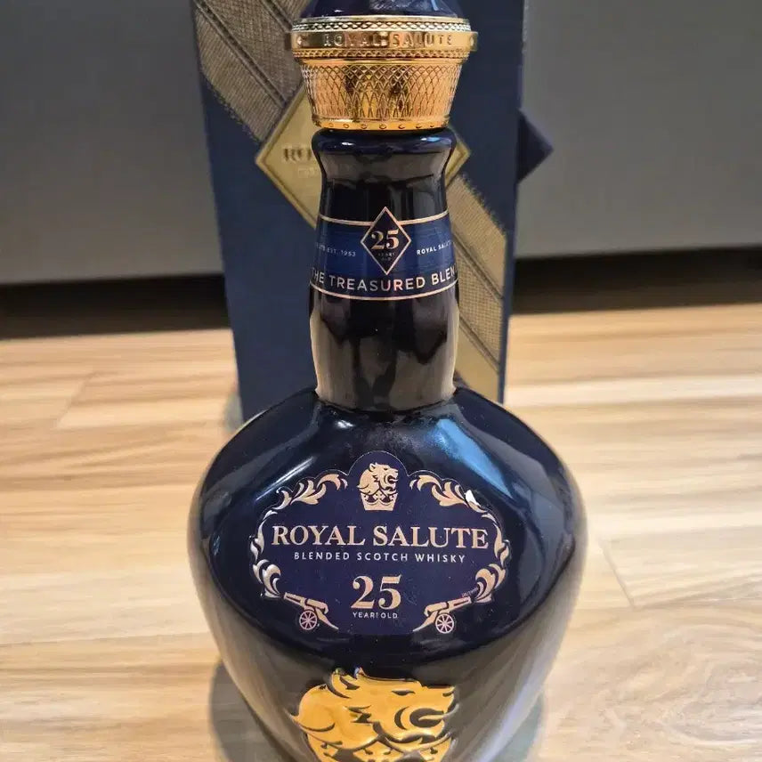 [BUNJANG] Royal Salute 25 Year Old Whisky Empty Bottle / 로얄살루트 25년산 위스키 공병입니다