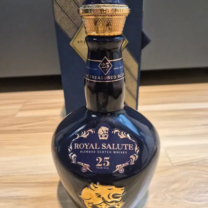 [BUNJANG] Royal Salute 25 Year Old Whisky Empty Bottle / 로얄살루트 25년산 위스키 공병입니다