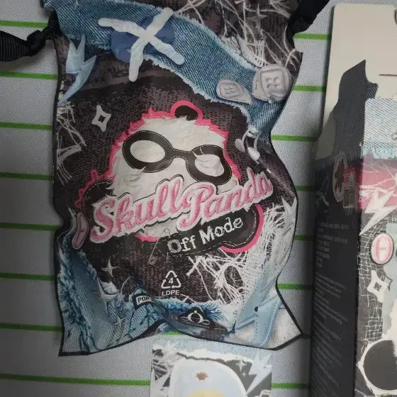 [BUNJANG] Pop Mart Skullpanda Off Mode Stay Chill Figure / 팝마트 스컬판다 오프모드(off mode) stay chill 팝니다