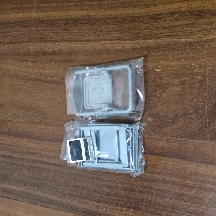 [BUNJANG] Interrogation Room Set Miniature (Chair, Desk) Gacha Doll Props / 취조실 세트 (간이 의자 책상) 미니어쳐 가챠 뽑기 인형소품