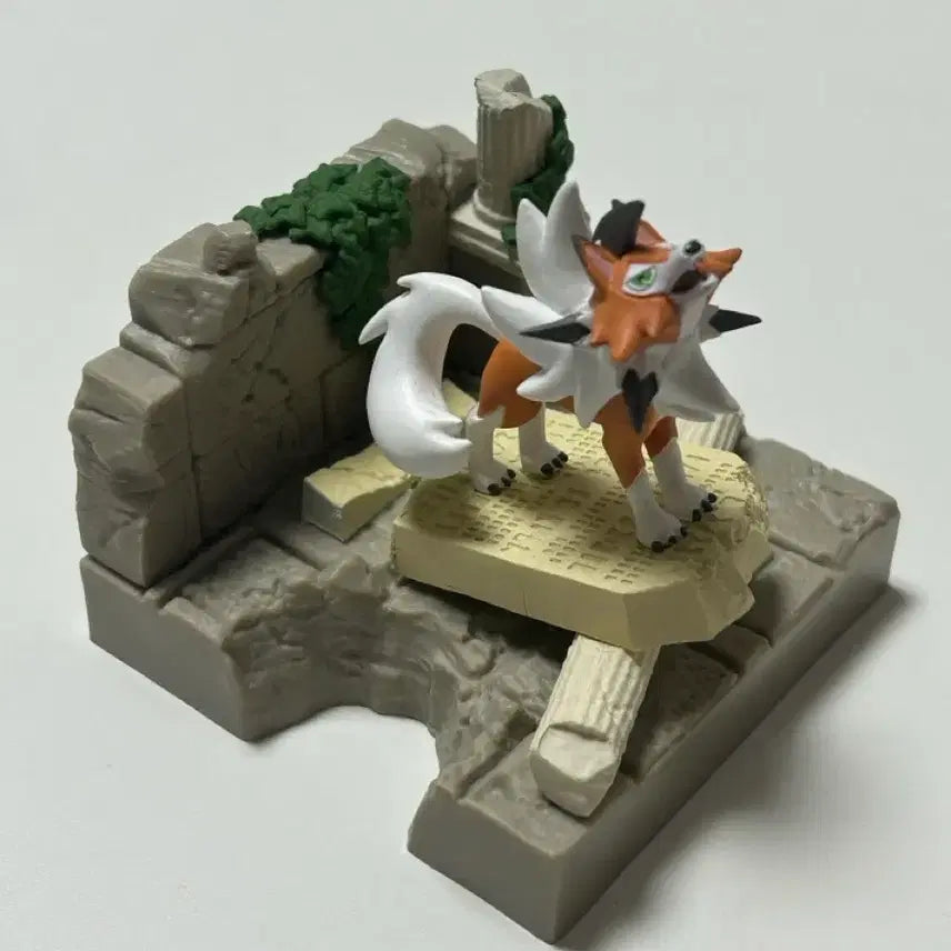 [BUNJANG] Pokemon Lycanroc Ruins Diorama Figure / 포켓몬 루가루암 피규어 고성의 유적 디오라마