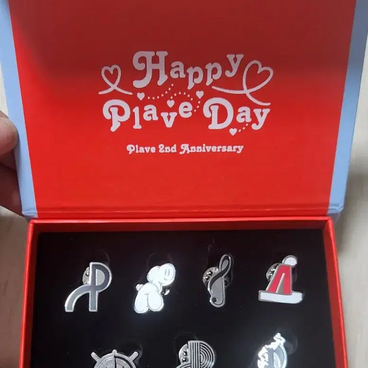 [BUNJANG] PLAVE 2nd Anniversary Badge Set - SungHuiYeGyo Metal Badge / 플레이브 2주년 뱃지 세트 / 성휘예고 메탈 뱃지