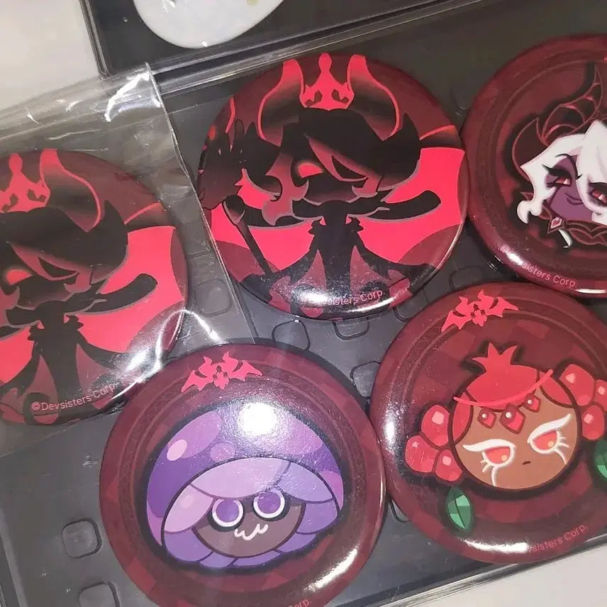 [BUNJANG] Cookie Run Kingdom 5th Anniversary Limited Can Badge Bundle Set / [일괄] 쿠키런 킹덤 5주년 한정 캔뱃지 어둠마녀 석류 독버섯