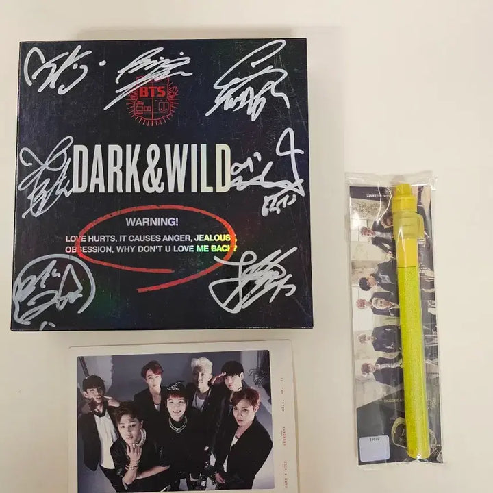 [BUNJANG] BTS Dark &amp; Wild Signed Album, Showcase Invitation, and Lightstick Bundle Set / 방탄소년단BTS  다크앤와일드 싸인앨범,쇼케이스초대장,응원봉 양도합니다