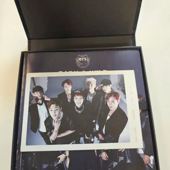 [BUNJANG] BTS Dark &amp; Wild Signed Album, Showcase Invitation, and Lightstick Bundle Set / 방탄소년단BTS  다크앤와일드 싸인앨범,쇼케이스초대장,응원봉 양도합니다