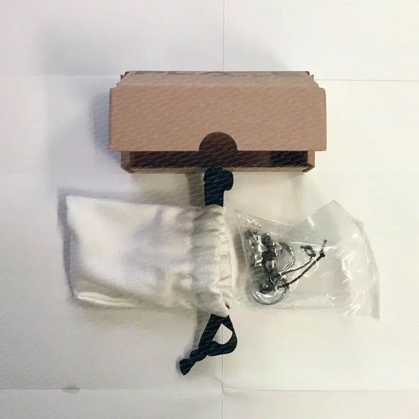 [BUNJANG] PLAVE 1st Anniversary Popup Metal Heart Keyring (Sealed) / 플레이브 1주년 팝업 메탈 하트 키링 미개봉