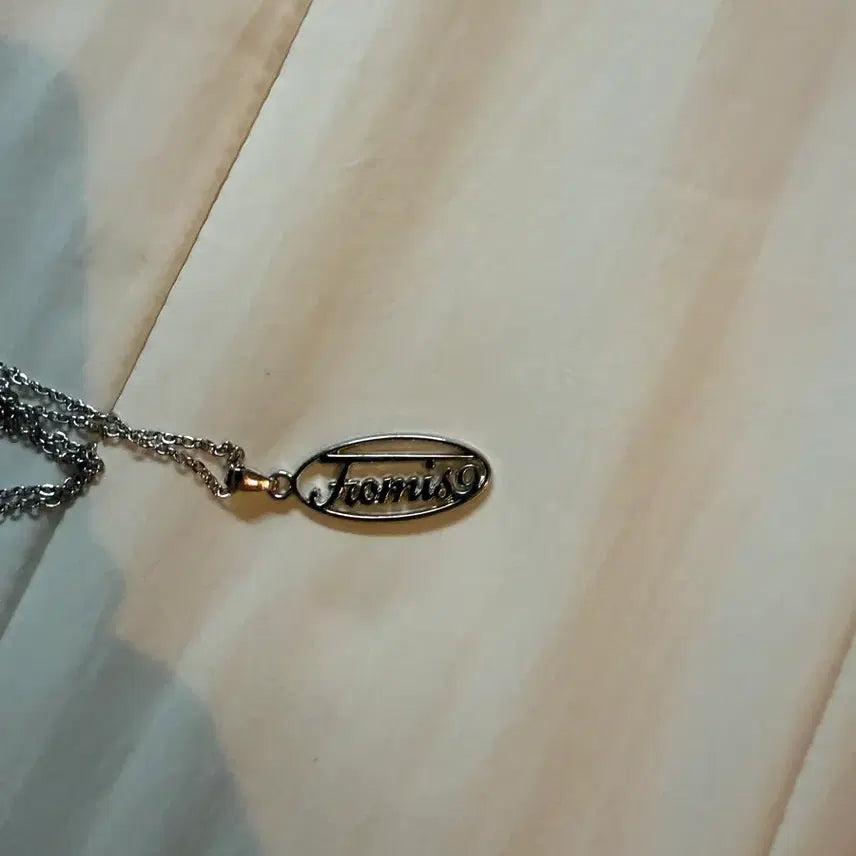[BUNJANG] fromis_9 NOW OR NEVER Concert Necklace / 프로미스나인 나우 투모로우 콘서트 md 목걸이 판매