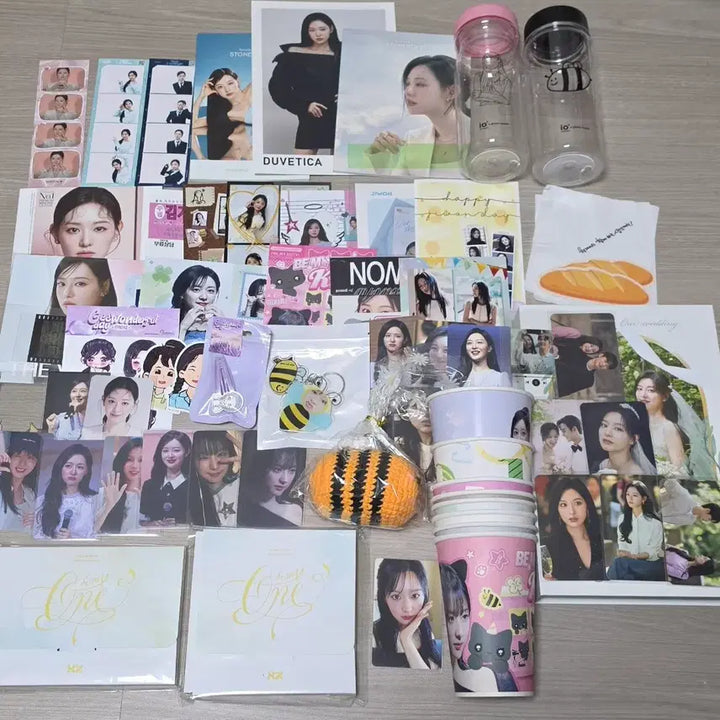 [BUNJANG] Kim Ji Won Birthday Cafe Goods Bundle Set / 김지원 생일카페 굿즈 + 공식 굿즈 일괄 판매(16일까지 17.0)