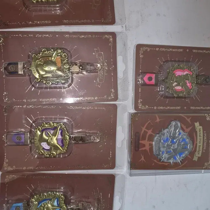 [BUNJANG] Pokemon Lucario Metal Badge &amp; Eevee Series Metal Keyring (Sealed) / 포켓몬 루카리오 메탈배찌&amp;이브이시리즈 메탈키링