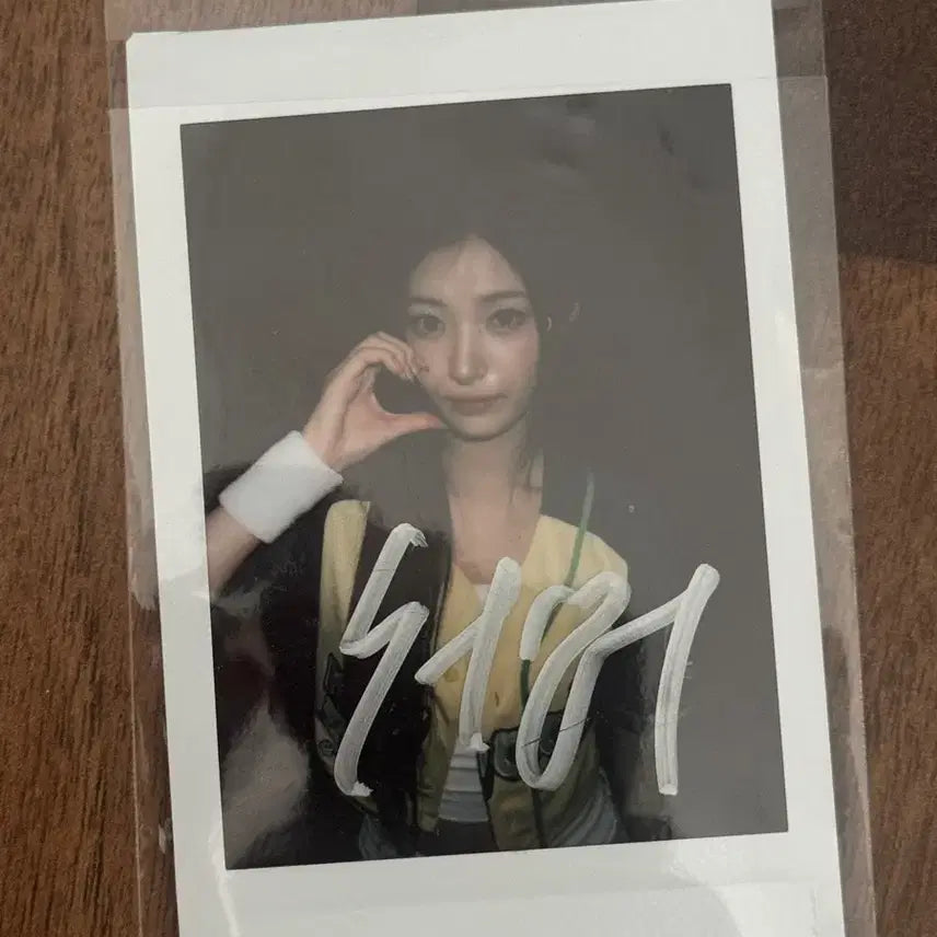 [BUNJANG] Oddiyouth Summer Signed Photo Polaroids Mnet Plus Fansign / 택포 15만 오드유스 써머 싸인 폴라 양도 엠넷플러스 팬싸
