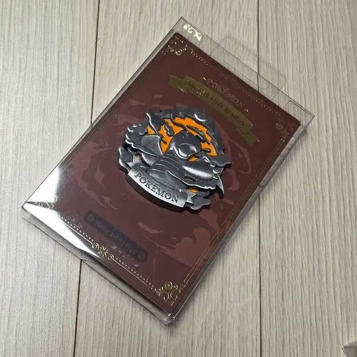 [BUNJANG] Pokemon Dragonite Metal Pin Badge - Unsealed / [미개봉] 포켓몬스터 스토어 망나뇽 메탈 핀 뱃지 망나뇽 굿즈
