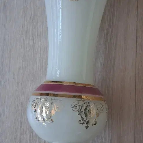 [BUNJANG] White Pink Opaline Vase with Gold Trim and Cameo Accent / 화이트 핑크 오팔린 화병