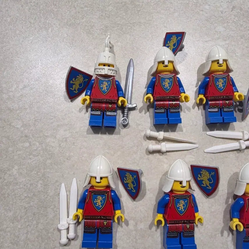[BUNJANG] LEGO Castle Knight Minifigures 8-Piece Bundle / 레고 캐슬 단검병 8기 일괄 판매