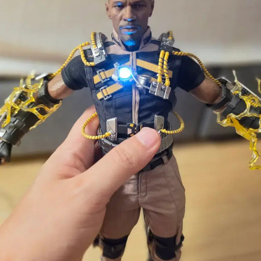 [BUNJANG] Hot Toys Electro Collectible Figure / 핫토이 일렉트로