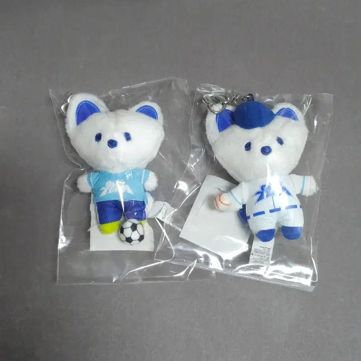 [BUNJANG] Young Tak Fan Concert How? Keychain Baseball &amp; Soccer Versions / 영탁 팬콘 하우 키링 야구&amp;축구