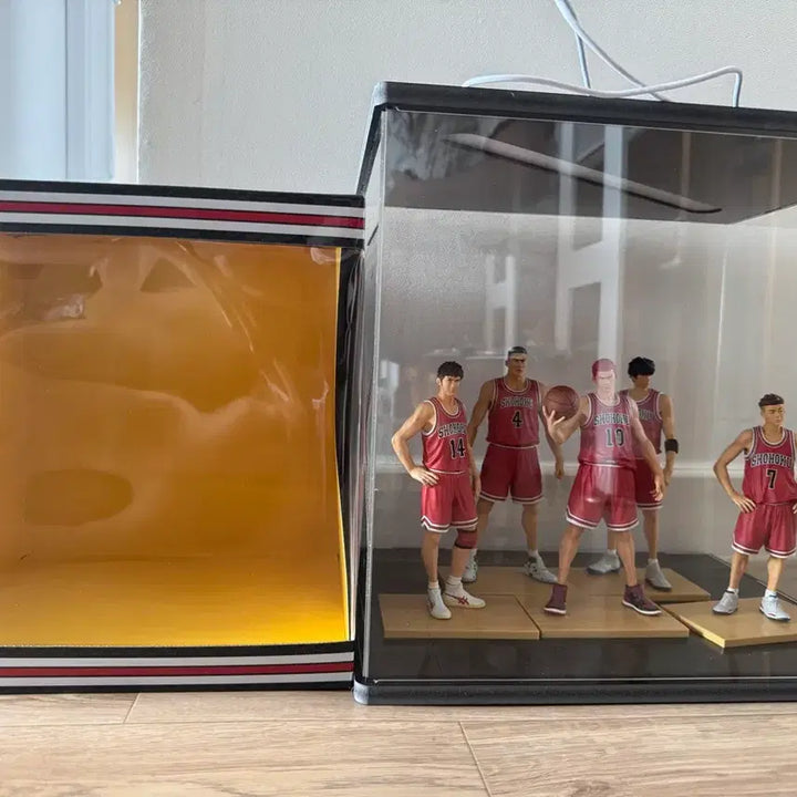 [BUNJANG] Slam Dunk Shohoku High School Figure with LED Display Stand / 슬램덩크 북산 피규어