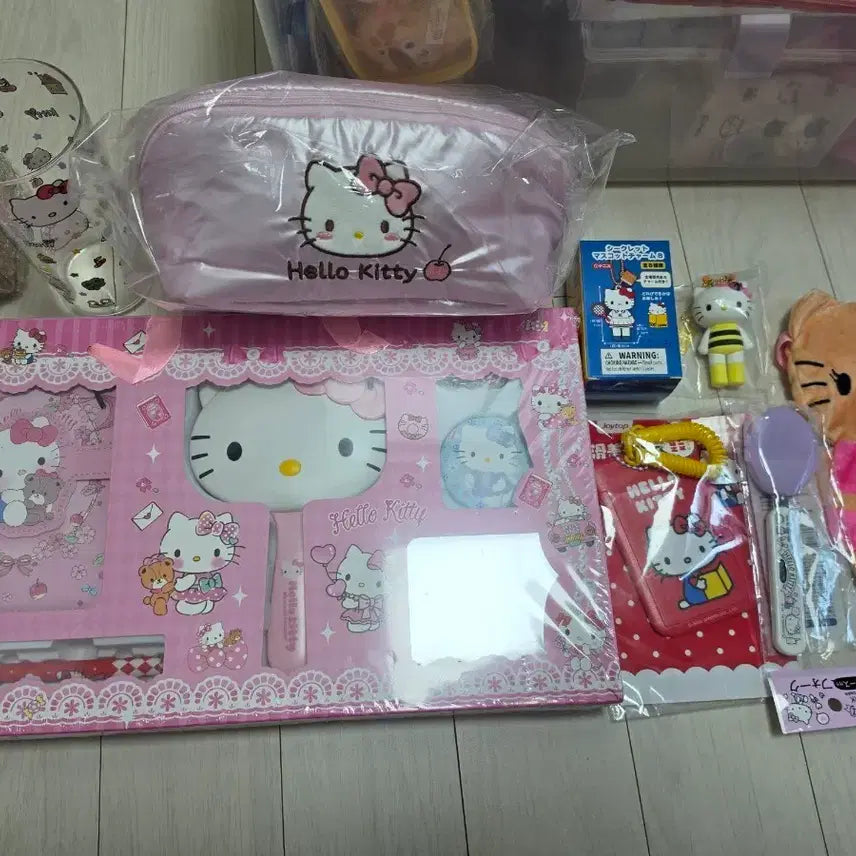 [BUNJANG] Sanrio Kitty Full Bundle Set / (일괄) 키티 세트 일괄  파우치 거울 빗 피규어 포크 가방 컵 산리오