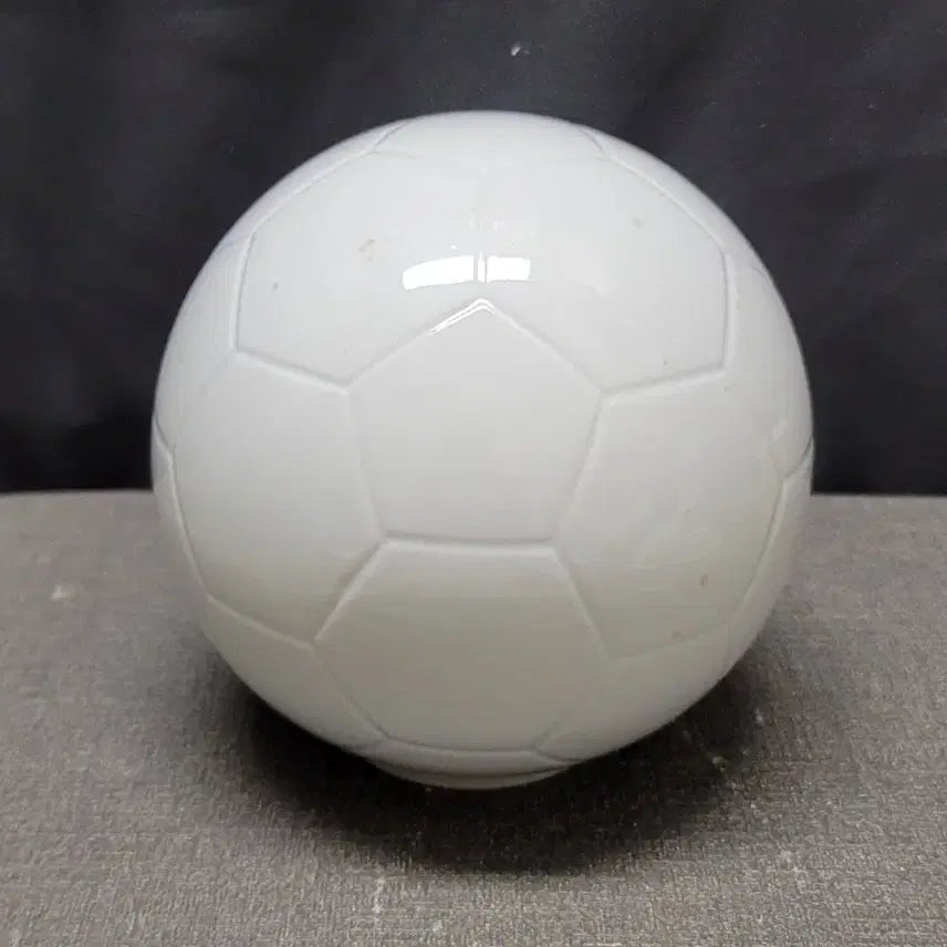 [BUNJANG] White Porcelain Soccer Ball Ceramic / 백자 축구공 도자기