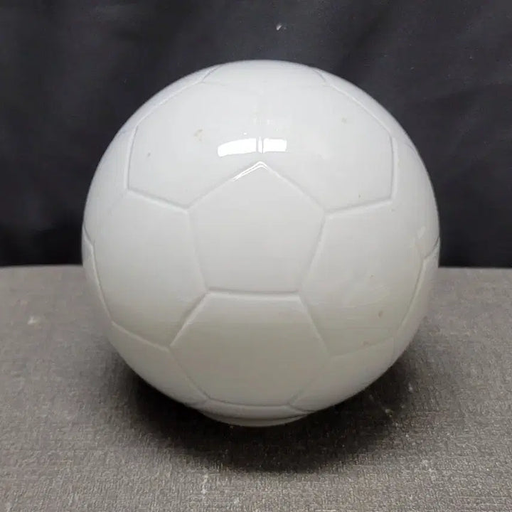 [BUNJANG] White Porcelain Soccer Ball Ceramic / 백자 축구공 도자기