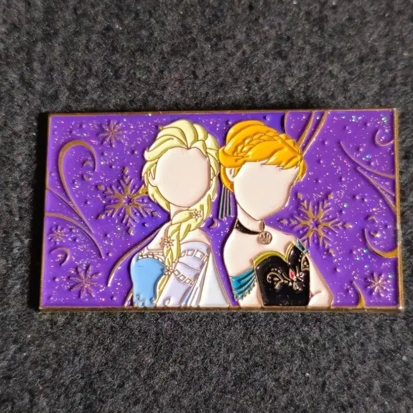 [BUNJANG] Disney Frozen Elsa &amp; Anna Silhouette Glitter Pin Badge - Limited Edition / 한정수량/소장용] 디즈니 겨울왕국 엘사 &amp; 안나 실루엣 글리터 핀 뱃지