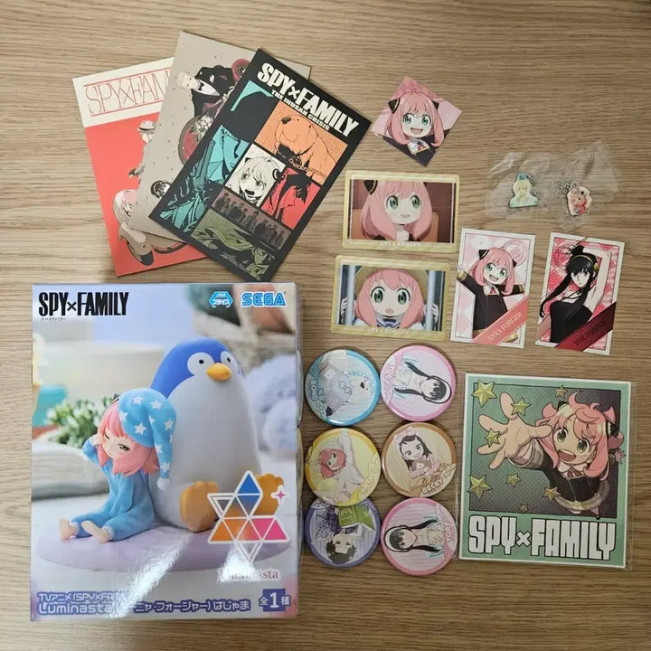 [BUNJANG] Spy x Family Anya Pajamas Figure, Postcard, Can Badge Bundle Set / 스파이패밀리 아냐 파자마 피규어, 엽서, 캔뱃지 일괄