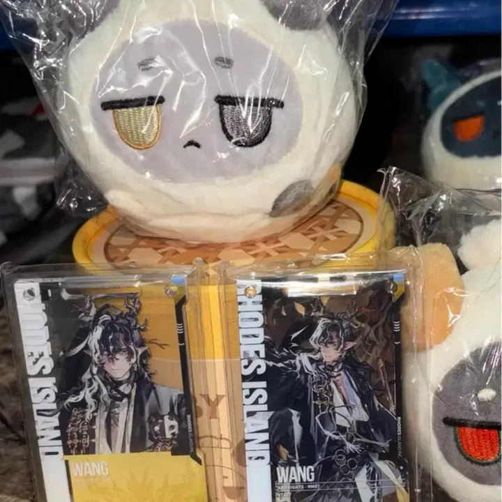 [BUNJANG] Arknights King Pass &amp; Mandu Set (Sealed) / 명일방주 왕 통행증+만두 판매합니다