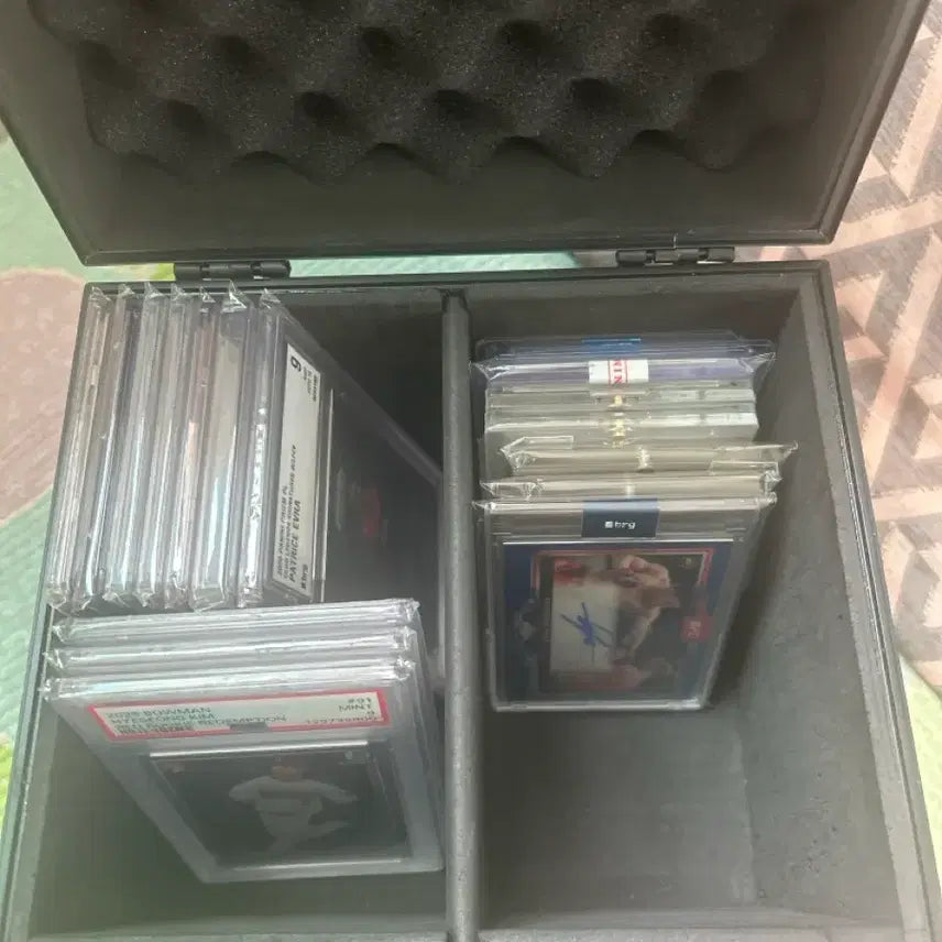 [BUNJANG] 2-Tier Card Display Case &amp; Graded Card Collection Bundle / 카드 수집품 보관함 2단 구성 및 등급 카드 오늘만 이가격