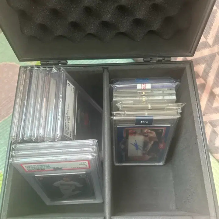 [BUNJANG] 2-Tier Card Display Case &amp; Graded Card Collection Bundle / 카드 수집품 보관함 2단 구성 및 등급 카드 오늘만 이가격
