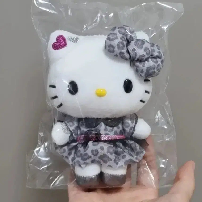 [BUNJANG] Sanrio Hello Kitty Monotone Animal Series Mascot Plush Doll / 산리오 키티 모노톤 애니멀 동물 시리즈 마스코트 인형