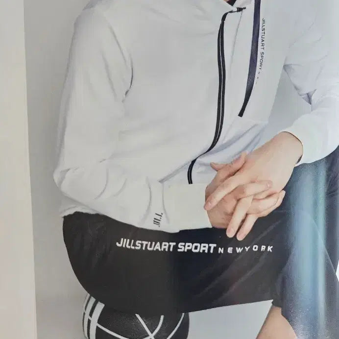 [BUNJANG] Park Seo Joon "JILLSTUART SPORT NEW YORK" Magazine Advertisement / 박서준 화보 광고 잡지 굿즈 질스튜어트 스포츠 뉴욕 의류 옷