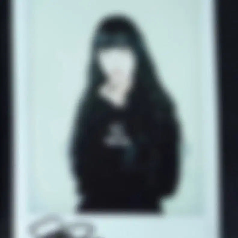 [BUNJANG] tripleS Kim Sumin Signed Polaroid / tripleS 트리플에스 김수민 싸인 폴라로이드