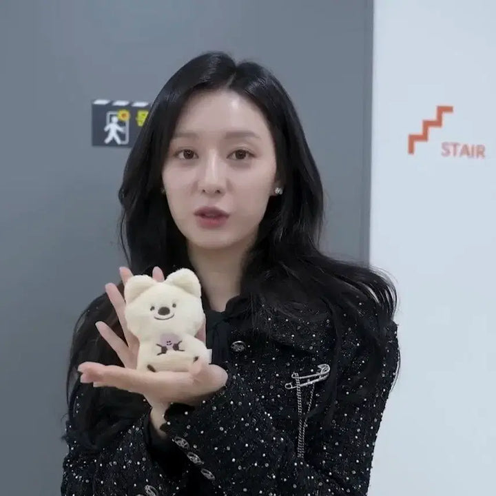 [BUNJANG] Kim Jiwon Doll (Unsealed) / 김지원 인형 판매