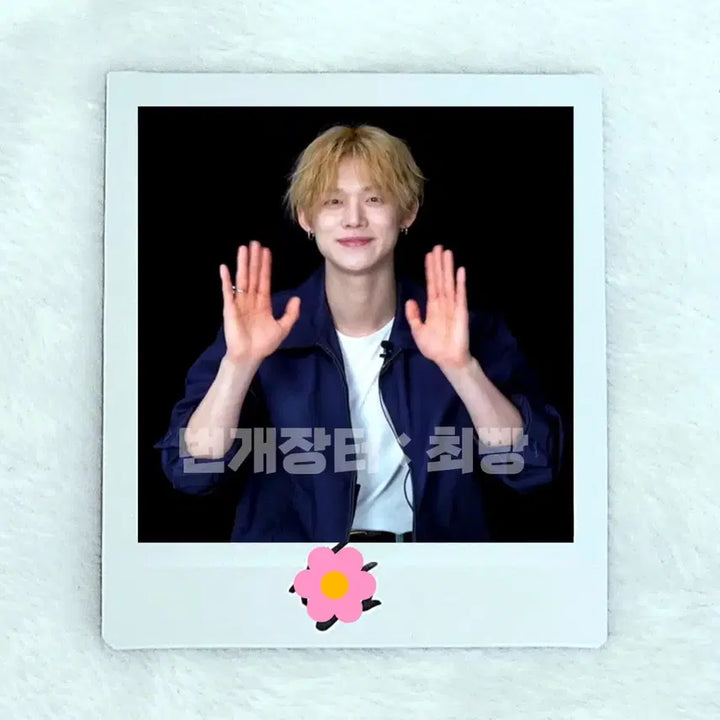 [BUNJANG] TXT Yeonjun NO LABELS PART 2 NLP2 Signed Polaroid / 투모로우바이투게더 투바투 연준 TXT YEONJUN NO LABELS PART02 NLP2 친필사인 친필 싸인 폴라로이드 폴라 싸폴 signed polaroid 양도 판매 sell