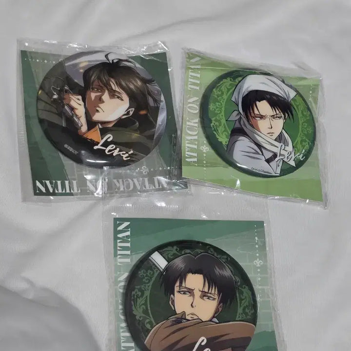 [BUNJANG] Levi Shining Big Can Badge Bundle Set (Attack on Titan) - Official, Sealed / [미개봉] 리바이 샤이닝 빅 캔뱃지 리바이 캔뱃지 일괄 정품