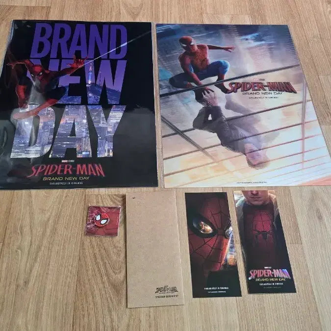 [BUNJANG] Spider-Man Brand New Day Lenticular &amp; PET Poster Set (A3) + TTT + Pin Badge Bundle / 스파이더맨 브랜드 뉴 데이 렌티큘러&amp;PET 포스터 2종 (A3)+TTT+핀뱃지 일괄 판매