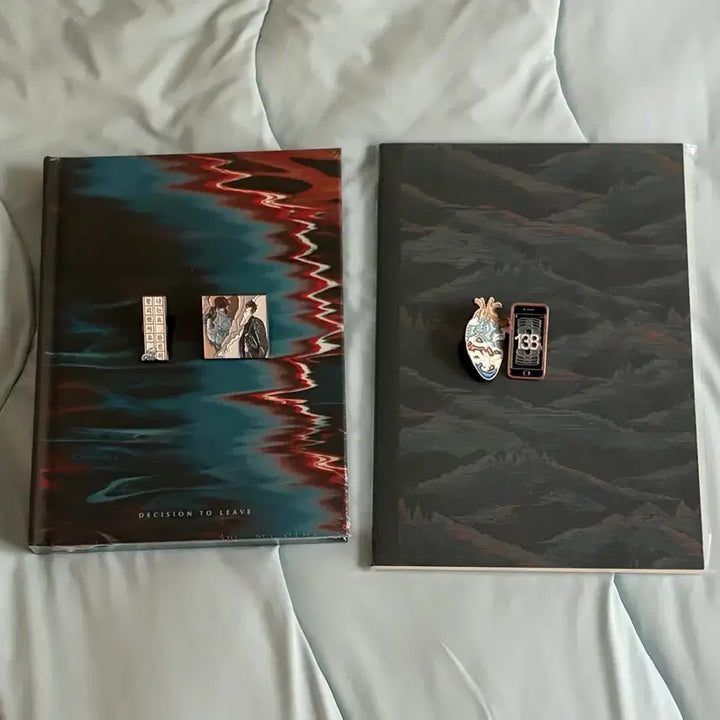 [BUNJANG] Decision to Leave Notebook Set &amp; Metal Badge Set / (마지막가격내림) 헤어질 결심 노트 2종 및 금속 뱃지 4종