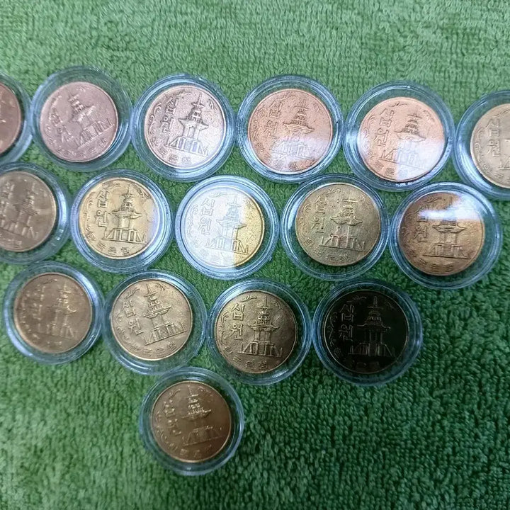 [BUNJANG] 1966-1982 Collection Set of 16 x 10 Won Coins / 10원 구동전 1966~82년 16개 컬렉션모음 특판매