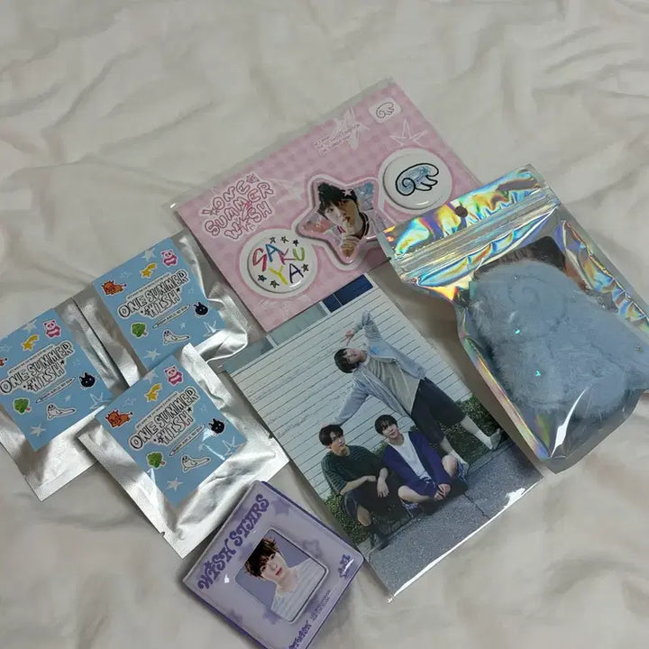 [BUNJANG] NCT WISH Exhibition Login Wing Keyring, Badge, Postcard Bundle Set / 엔시티위시 전시회 로그인 날개키링 뱃지 엽서 일괄