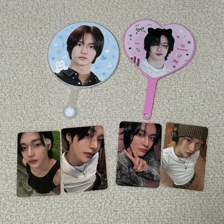 [BUNJANG] RIIZE Wonbin Mini Uchiwa 2 Types + Photocard Bundle Set / 라이즈 원빈 미니 우치와 2종 + 포토카드 4장 일괄 양도