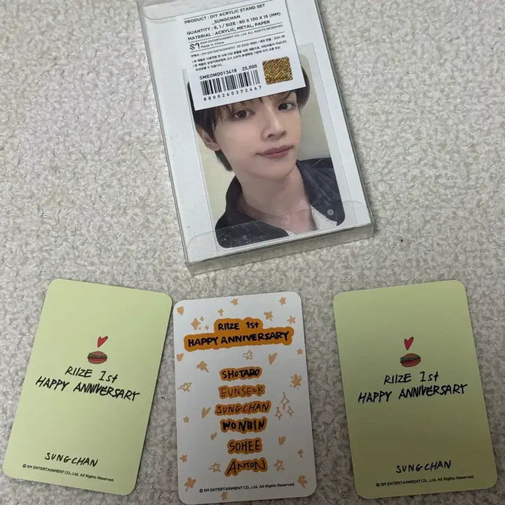 [BUNJANG] RIIZE Sungchan 1st Anniversary DIY Photocard Stand (Sealed) &amp; Photocard Bundle Set / 라이즈 성찬 1주년 DIY 포토카드 스탠드 미개봉 + 1주년 포토카드 일괄 양도