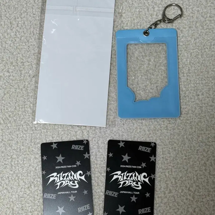 [BUNJANG] RIIZE Japan Fanmeeting Photocard Holder &amp; Group Photocard Bundle Set / 라이즈 일본 팬미팅 퇴장 포카홀더 홀투어 단체 포토카드 일괄 양도