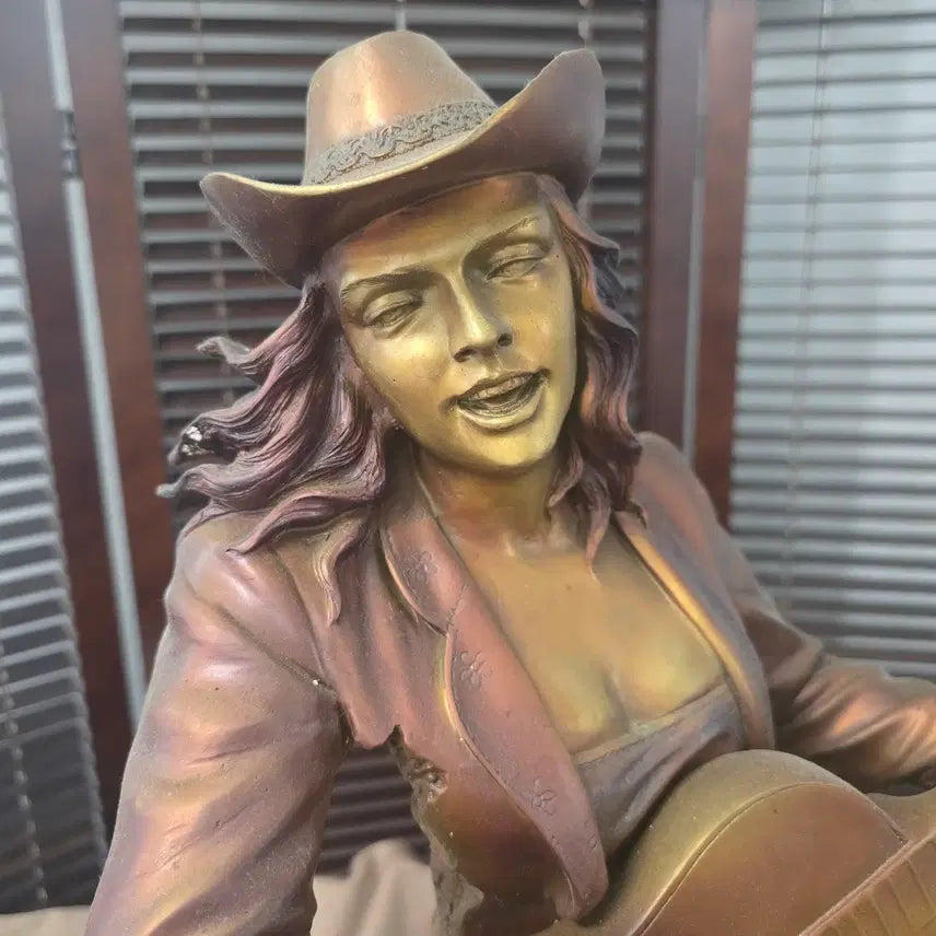 [BUNJANG] Vintage Woman Guitarist Sculpture Cold Cast Bronze Art Object / 빈티지 여성 통기타 연주자 조각상(아트오브제)