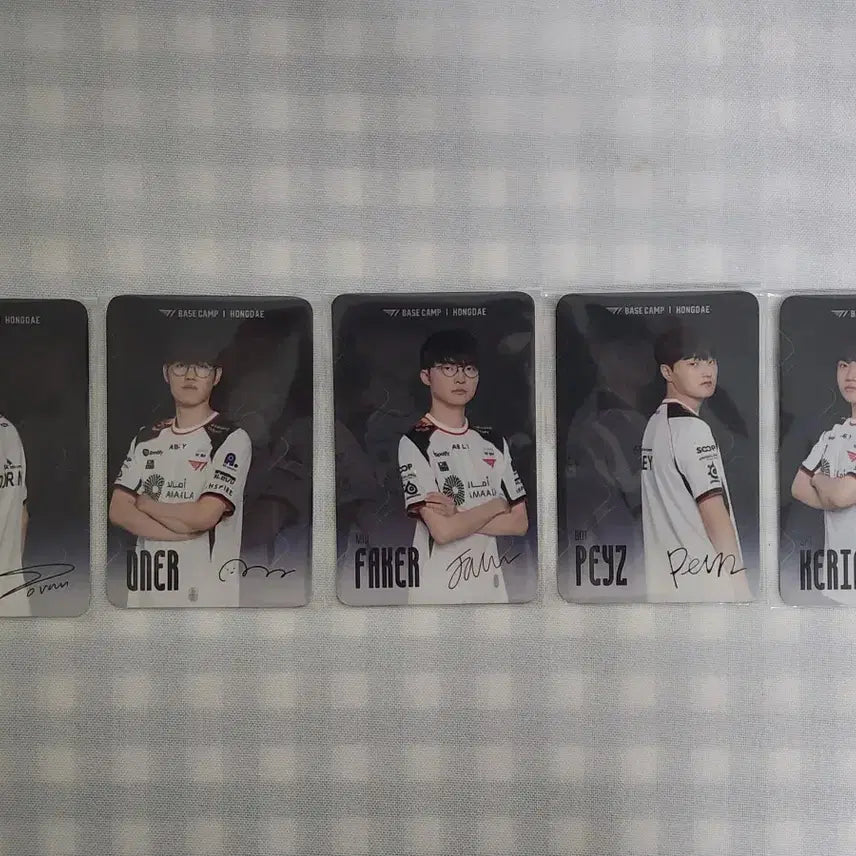 [BUNJANG] T1 LCK Player Basecamp Photocard Set (Sealed) / [미개봉 새상품]LCK SKT T1 선수단 베이스캠프 신상 포카 세트 판매