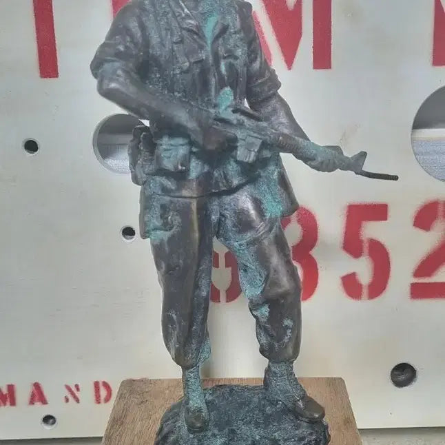 [BUNJANG] US Military Vintage Bronze Statue / 미군 신쭈 브론즈