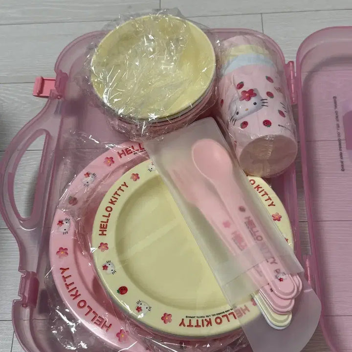 [BUNJANG] Sanrio Hello Kitty Strawberry Picnic Set / (레어/가격인하없음) 고전 딸기키티 피크닉세트