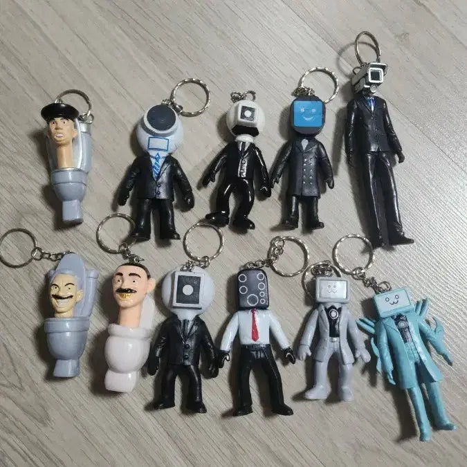 [BUNJANG] Skibidi Toilet Figure Keychain Set with Cards / 스키비디 토일렛 피규어 키링